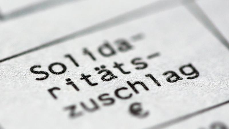 In der Union drängen viele auf eine vollständige Soli-Abschaffung. Die FDP würde die Sonderabgabe für den Aufbau der ostdeutschen Bundesländer am liebsten noch in diesem Jahr abschaffen. In der Union drängen viele auf eine vollständige Soli-Abschaffung. Die FDP würde die Sonderabgabe für den Aufbau der ostdeutschen Bundesländer am liebsten noch in diesem Jahr abschaffen.