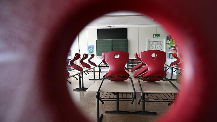 Seit Dienstag sind die Sommerferien im Freistaat vorbei - jetzt geht es für die Schüler wieder ans Lernen. Zufrieden mit den Bildungseinrichtungen sind einer aktuellen Erhebung zufolge aber nicht alle.