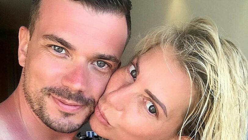 Giulia Siegel und ihr Freund Ludwig Heer zeigen ihrer heftigen Sonnenbrand Giulia Siegel und ihr Freund Ludwig Heer zeigen ihrer heftigen Sonnenbrand