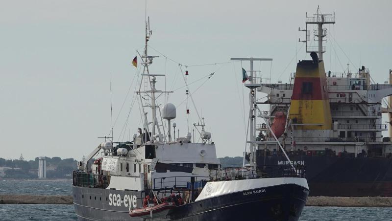 Das Rettungsschiff "Alan Kurdi" im November im Hafen von in Tarent in Süditalien. Das Rettungsschiff "Alan Kurdi" im November im Hafen von in Tarent in Süditalien.
