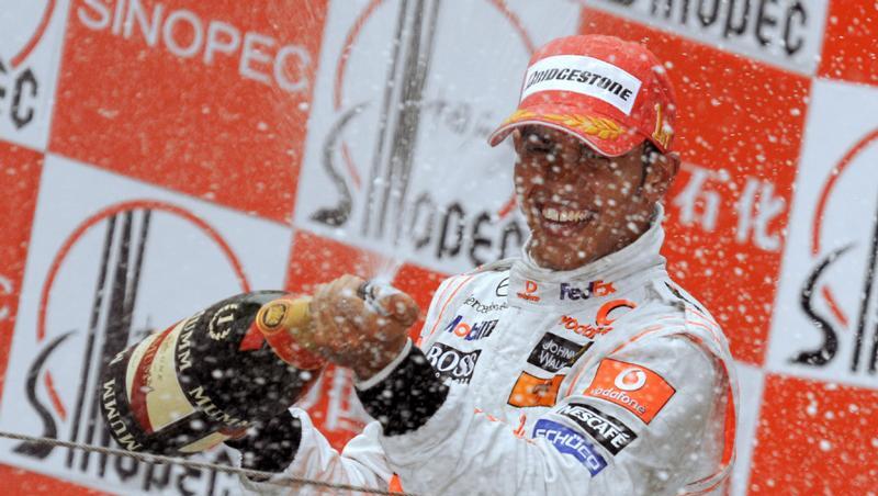 Lewis Hamilton hat in Shanghai die Basis gelegt, um jüngster Formel-1-Weltmeister aller Zeiten zu werden. Lewis Hamilton hat in Shanghai die Basis gelegt, um jüngster Formel-1-Weltmeister aller Zeiten zu werden.