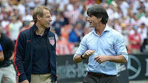 Wer jubelt am Donnerstagabend? Oder jubeln vielleicht sogar USA-Trainer Jürgen Klinsmann (l.) UND Jogi Löw? Nicht unwahrscheinlich, dass beide Mannschaften weiterkommen.
