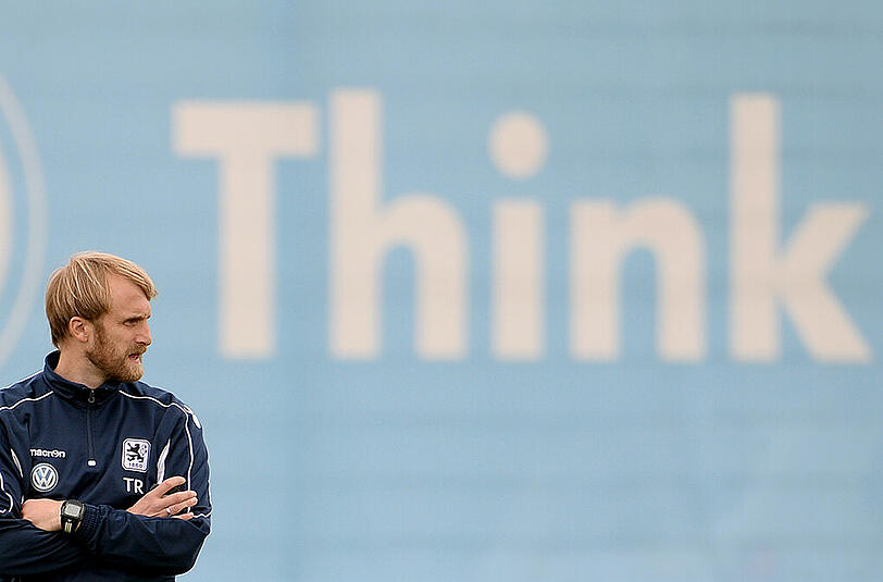 Was fällt ihm ein? Daniel Bierofka vor seinem ersten Pflichtspiel als Chefcoach des TSV 1860.