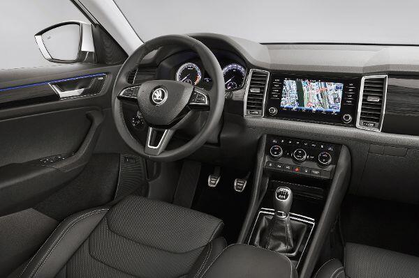 Das Armaturenbrett des Skoda Kodiaq ist übersichtlich. Die hochkant stehenden Lüftungsdüsen sollen die luftige Höhe des Innenraums unterstreichen.