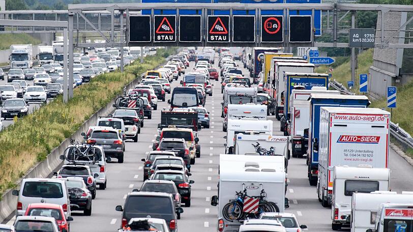 Auf der A9 kommt es nach einem Unfall zu Staus. (Archivbild)