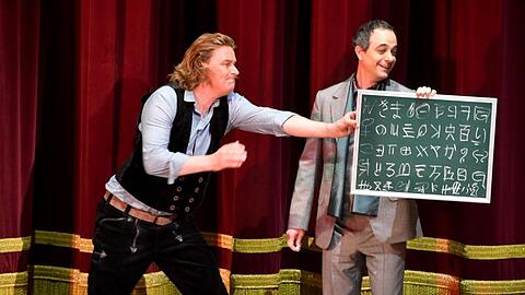 Klaus Florian Vogt (l) als Walther von Stolzing und Adrian Eröd als Beckmesser, bei der Fotoprobe zur Oper "Die Meistersinger von Nürnberg".