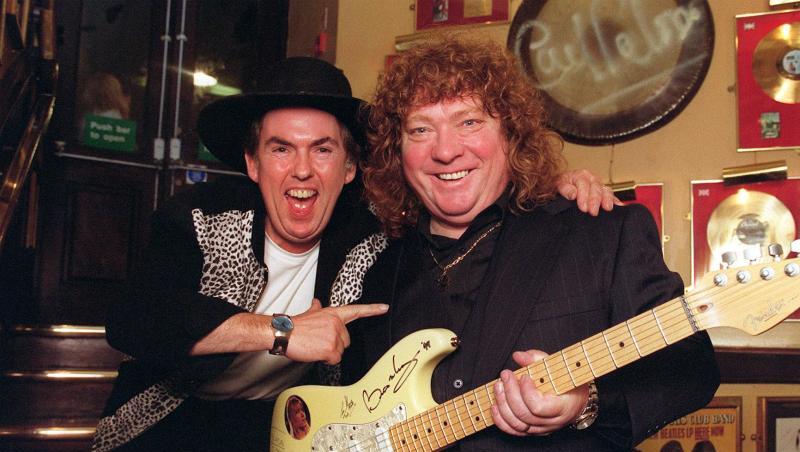Leadgitarrist Dave Hill (l) und Steve Priest 1999 in London. Leadgitarrist Dave Hill (l) und Steve Priest 1999 in London.