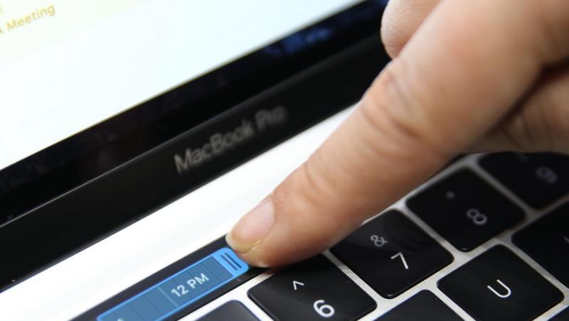 Das preiswerteste Modell der MacBook-Pro-Reihe verfügt jetzt auch über den Tastaturbildschirmstreifen "Touch Bar" und den Fingerabdrucksensor "Touch ID". Das preiswerteste Modell der MacBook-Pro-Reihe verfügt jetzt auch über den Tastaturbildschirmstreifen "Touch Bar" und den Fingerabdrucksensor "Touch ID".