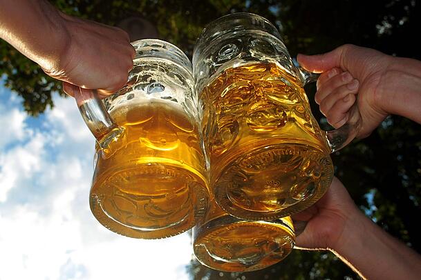 Biergarten? Bei dem Wetter lieber nicht. Wie wäre es dafür mit einer Brauereiführung?