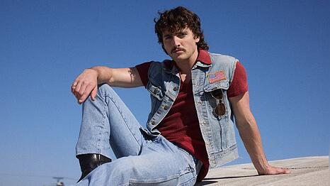 Benson Boone hat durch seine Musik und durch seinen Look die Fanherzen erobert.