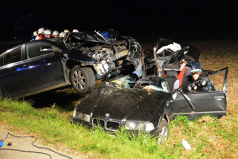 Horror-Crash bei Landshut. Die Bilder vom Rettungseinsatz.