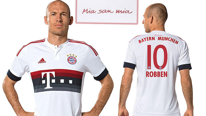 Arjen Robben präsentiert seine neue Arbeitskleidung. So sieht das neue Auswärtstrikot des FC Bayern. Arjen Robben präsentiert seine neue Arbeitskleidung. So sieht das neue Auswärtstrikot des FC Bayern.