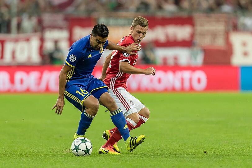 JOSHUA KIMMICH: NOTE 1.
Die Bayern haben einen neuen Torjäger! Der 21-Jährige lief nach der  
Pause heiß, erzielte in Mittelstürmer-Manier die Treffer zum 3:0 und  
4:0 (53., 60.). Super Leistung!