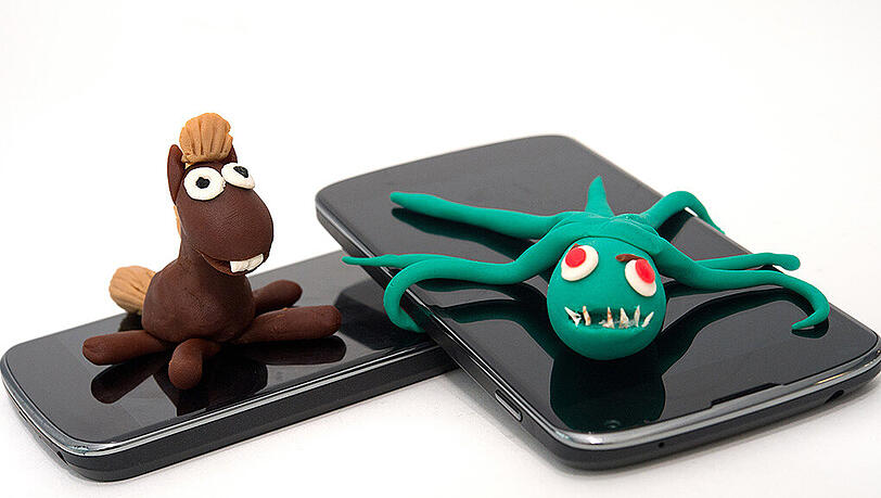 Trojanische Pferde und Datenkraken: Smartphone-Schädlinge verstecken sich oft in scheinbar harmlosen Apps. Trojanische Pferde und Datenkraken: Smartphone-Schädlinge verstecken sich oft in scheinbar harmlosen Apps.