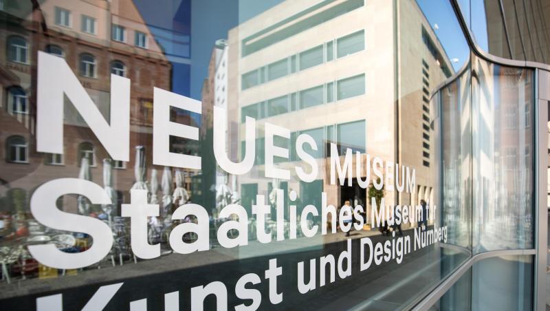 Der Eingangsbereich zum Neuen Museum Nürnberg. Foto: Daniel Karmann/Archivbild Der Eingangsbereich zum Neuen Museum Nürnberg. Foto: Daniel Karmann/Archivbild