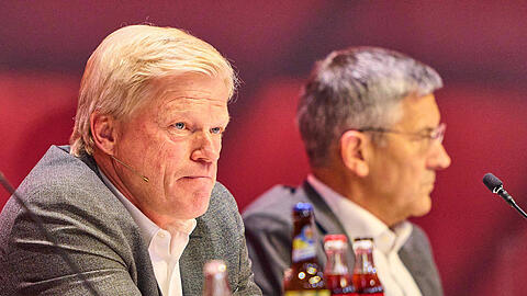 Oliver Kahn (l.) und Herbert Hainer haben verschiedene Ansicht zum Ablauf des Rauswurfs.