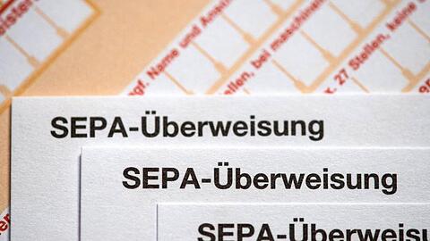 Seit Anfang des Jahres sind Echtzeitüberweisungen für Bankkunden komplett kostenlos – dabei können sich schnell Fehler einschleichen. (Symbolbild)
