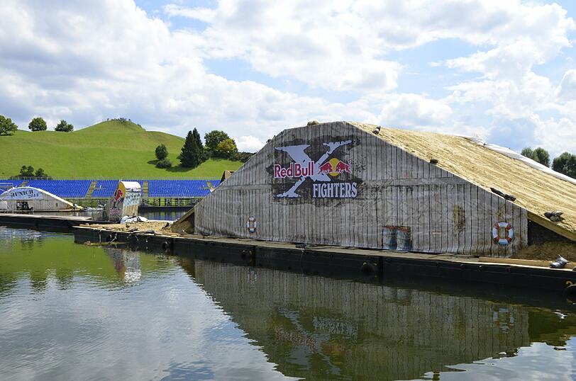 Sehen Sie hier weitere Bilder von der Strecke waghalsigen X-Fighters-Strecke auf dem Olympiasee!
