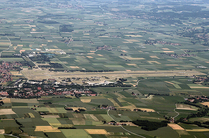 Auf dem Erdinger Fliegerhorst sollen 5.000 Flüchtlinge untergebracht werden.