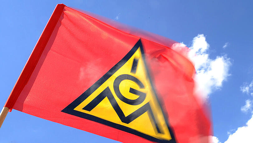 Durchbruch bei den Tarifverhandlungen der deutschen Metall- und Elektroindustrie. In der fünften Tarifrunde einigten sich Arbeitgeber und IG Metall auf einen neuen Tarifvertrag.