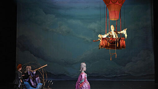 Liebeswirren und Gefühlsüberforderung mit Mozarts "La finta giardiniera" im Prinzregententheater. Liebeswirren und Gefühlsüberforderung mit Mozarts "La finta giardiniera" im Prinzregententheater.