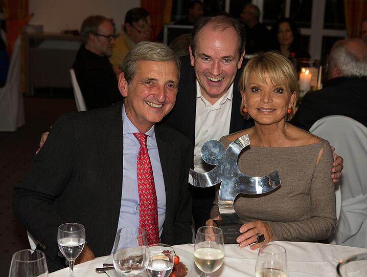 Dieter Herrman, RTL-Moderator Wolfram Kons und Uschi Glas beim "fit-4-futre-Award".