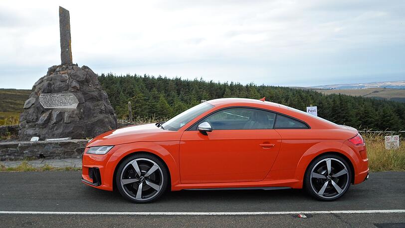 Die Karosse des Audi TTS wurde zum 20. TT-Geburtstag optisch leicht angeschärft.