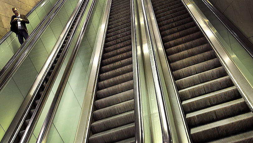 Warum die Dame auf der Rolltreppe gestürzt ist, ist bisher nicht bekannt. (Symbolbild)