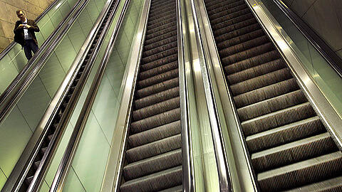 Warum die Dame auf der Rolltreppe gestürzt ist, ist bisher nicht bekannt. (Symbolbild)