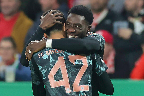 Unzertrennlich beim FC Bayern: Jamal Musiala (l.) und Alphonso Davies(r.)