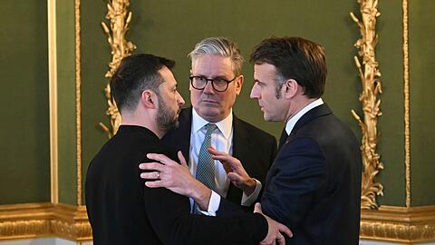 Wolodymyr Selenskyj (l) war herzlich emfpangen worden.
