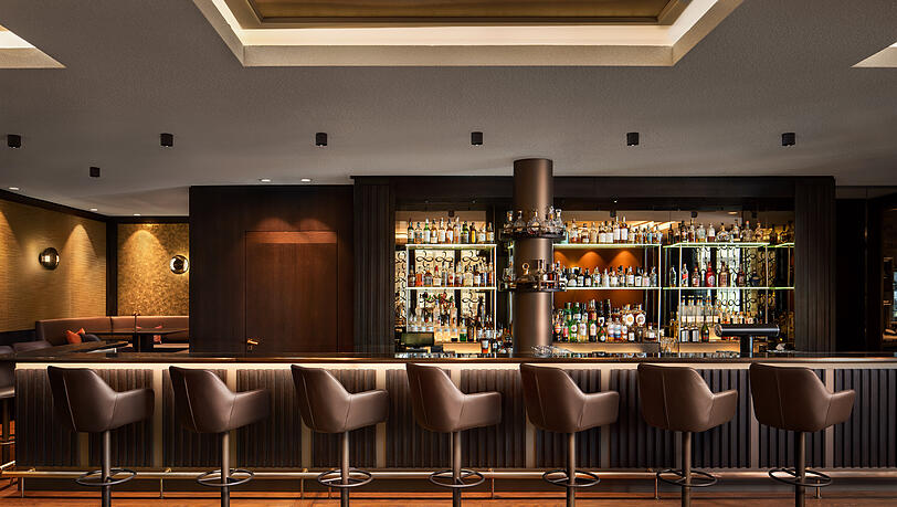 Warme Farben und viel Holz: Die Lobby-Bar habe ein bisschen frischen Wind n&ouml;tig gehabt, sagt der Hotel-Manager.