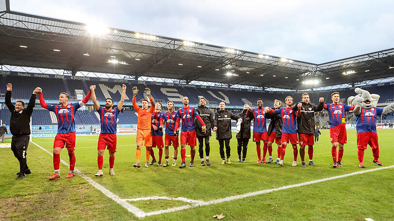 Die Spieler des KFC Uerdingen im Duiburger Stadion.