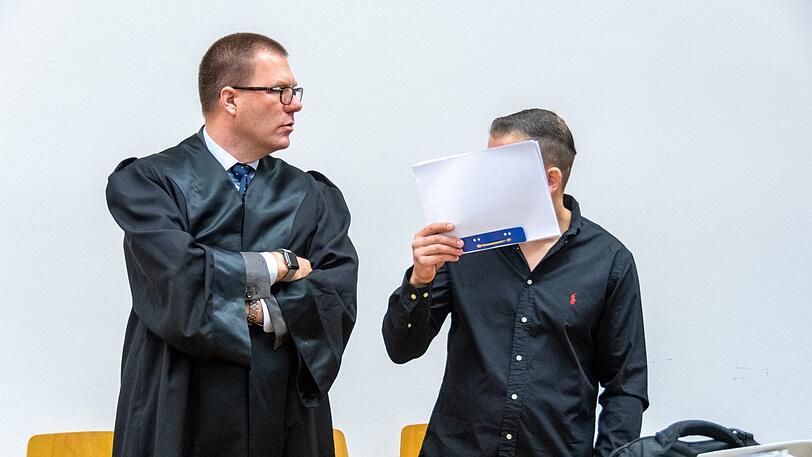 Der Angeklagte mit seinem Verteidiger Sebastian Gaßmann.