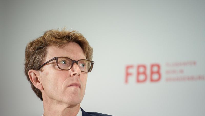 "Es ist für uns wirtschaftlich eine Katastrophe. Wir verlieren jeden Tag eine Million Euro Einnahmen", sagt Engelbert Lütke Daldrup. "Es ist für uns wirtschaftlich eine Katastrophe. Wir verlieren jeden Tag eine Million Euro Einnahmen", sagt Engelbert Lütke Daldrup.