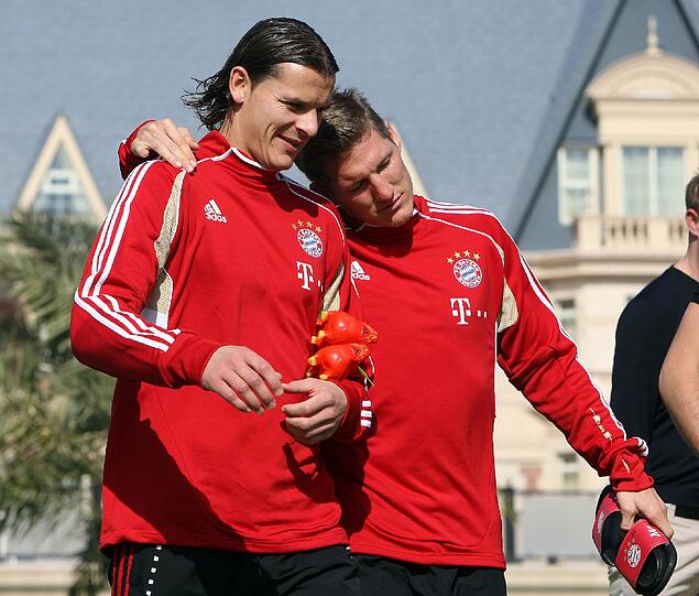 Auch Rafinha ist inzwischen in Doha angekommen. Am Donnerstag steht ein weiteres Testspiel auf dem Programm. Die Bilder von Tag 3 des Bayern-Trainingslagers.