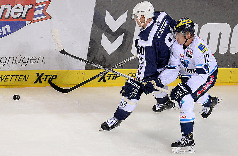Jerome Flaake (links) im Freezers-Trikot gegen den ERC Ingolstadt.