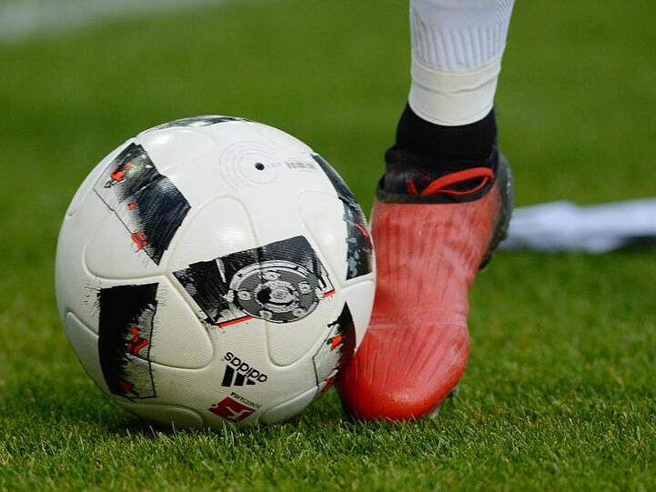 Ein Fußball-Spiel. Foto: Patrick Seeger/dpa/Symbolbild