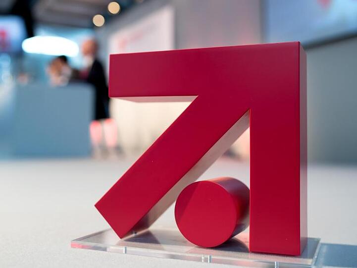ProSiebenSat.1 leidet wie andere Fernsehsender unter dem Rückgang der Werbeerlöse. Statt fernzusehen, surfen viele Zuschauer lieber im Internet oder wandern zu Dienstleistern wie Netflix ab.