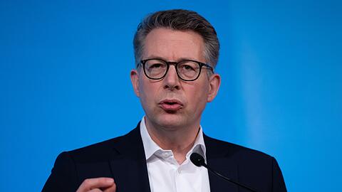 Bayerns Wissenschaftsminister Markus Blume (CSU) stellte das Thema der Landesausstellung 2027 vor. (Archivbild)
