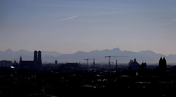 Ein Hochhaus würde die Skyline von München beeinträchtigen. (Archivbild) Ein Hochhaus würde die Skyline von München beeinträchtigen. (Archivbild)