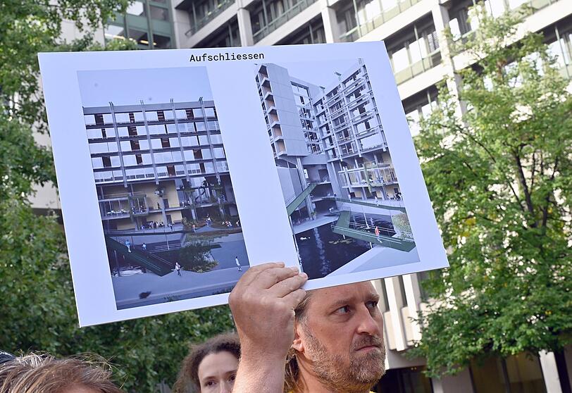 Mit Teich und Rampe: Damit kann das Justizgebäude direkt nutzbar für Rollstuhlfahrer und liebenswerter werden.