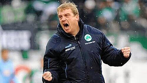 „Wir haben den Anspruch, bei der Fortuna zu gewinnen“: Fürths Trainer Mike Büskens ist zwar gebürtiger Düsseldorfer, kennt aber kein Erbarmen mit seinem Heimatverein. „Wir haben den Anspruch, bei der Fortuna zu gewinnen“: Fürths Trainer Mike Büskens ist zwar gebürtiger Düsseldorfer, kennt aber kein Erbarmen mit seinem Heimatverein.