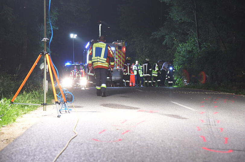Tödlicher Unfall: Münchner verliert Kontrolle über den Erlkönig - Beifahrerin stirbt.