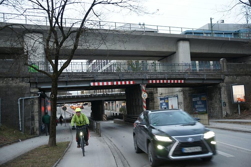 Diese zwei Brücken über die Balanstraße werden erneuert.