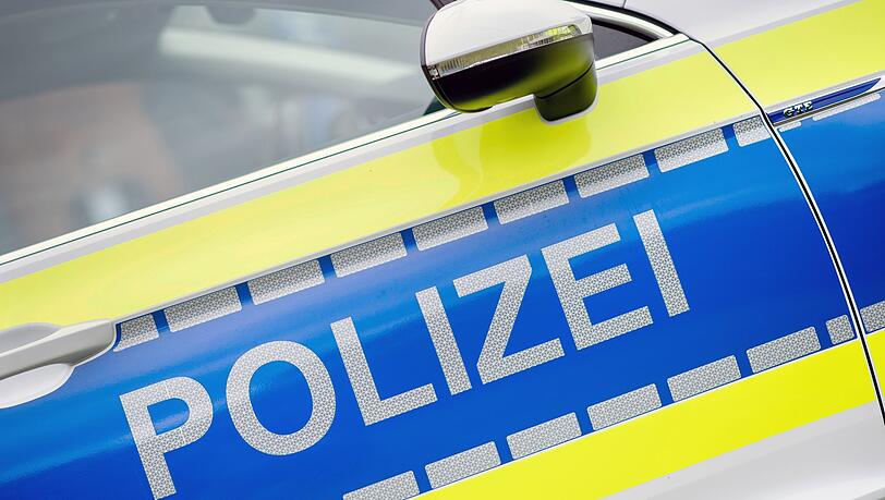 Nach dem Vorfall in der W&uuml;rzburger Stra&szlig;e in Aschaffenburg sicherten Einsatzkr&auml;fte der Polizei Spuren am Tatort. (Symbolbild)