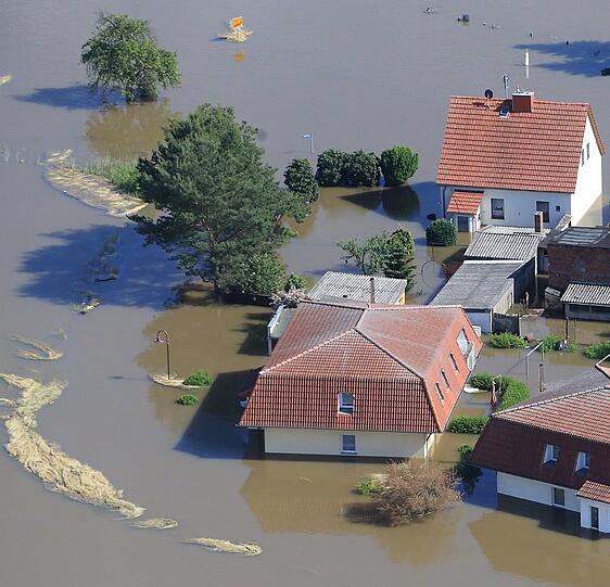 Aktuelle Flutbilder: Vor allem in Norddeutschland bleibt die Lage angespannt.