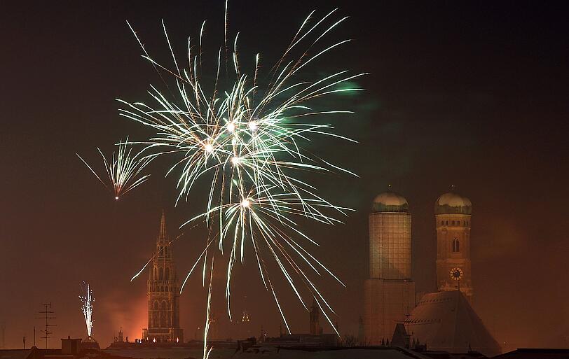 Silvester 2014/2015! So schön funkelte das Feuerwerk über München: Die Bilder.