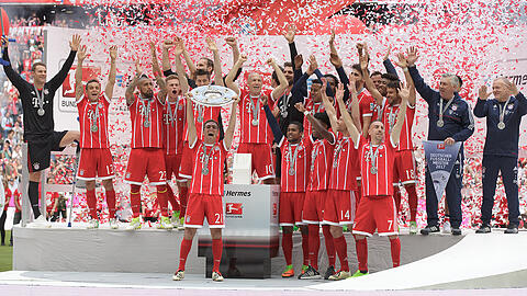 Am 20. Mai 2017 feierten die Profis des FC Bayern nach dem 4:1 gegen den SC Freiburg mit der Meisterschale den Titelgewinn.