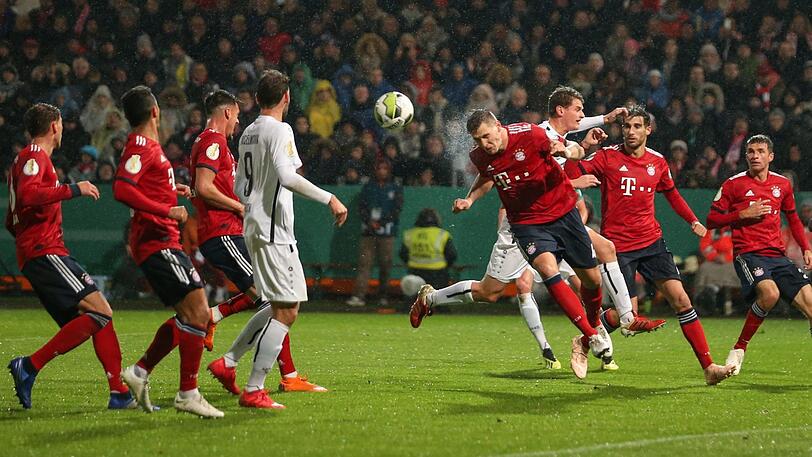 Bei der Regenschlacht in Osnabrück konnten nicht alle Bayern überzeugen. Die Einzelkritik zum FC Bayern zum Durchklicken.